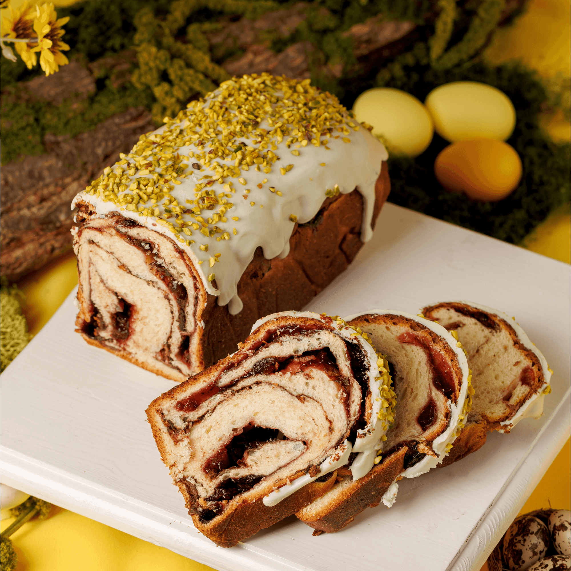 Рулет с вишней, розой и орехом 1