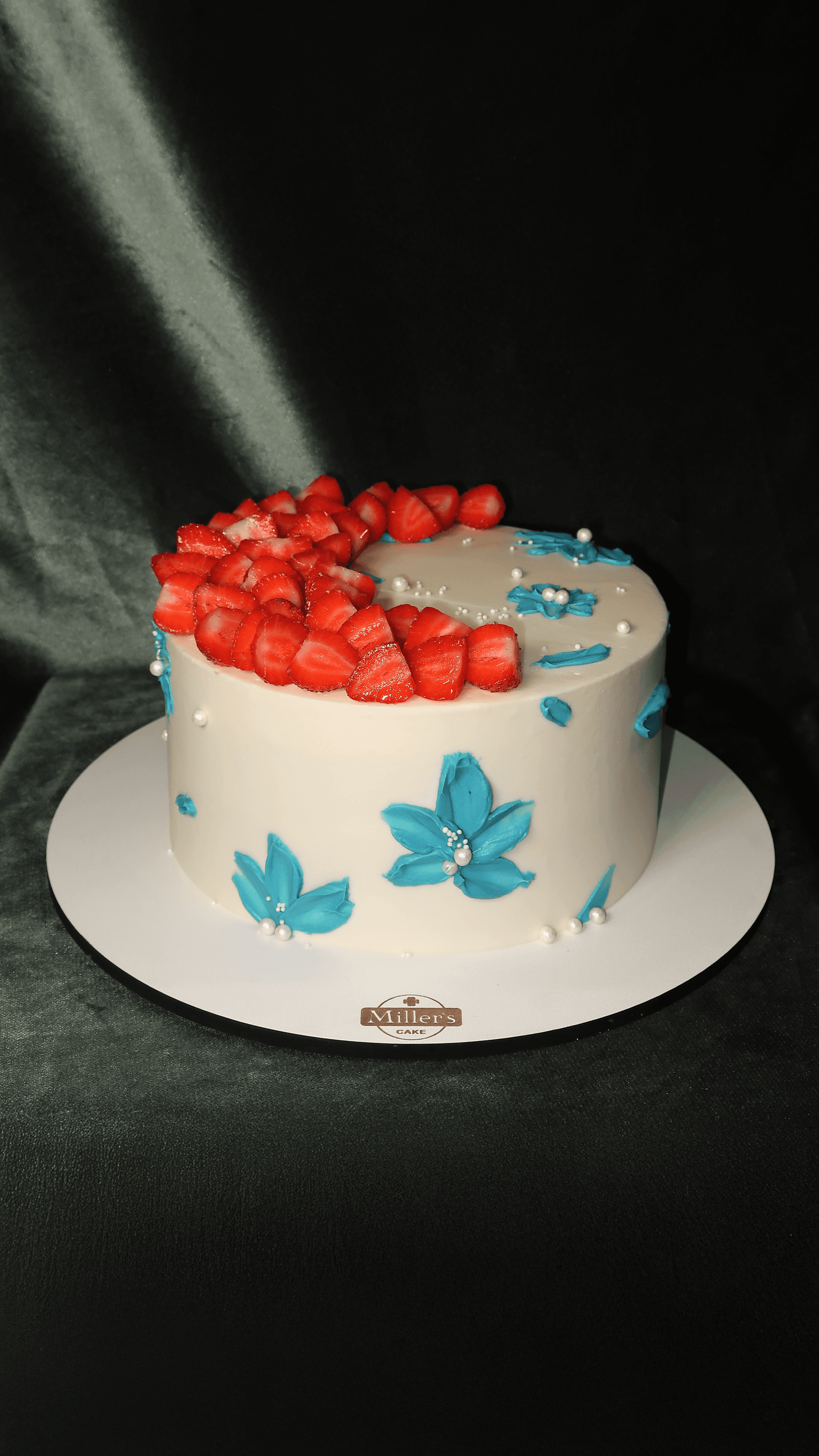 White Pearl & Berry Cake